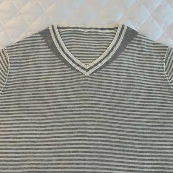 Cashmere V-neck pullover - Picture 3 of 4